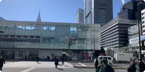 JR新宿駅南改札前の風景